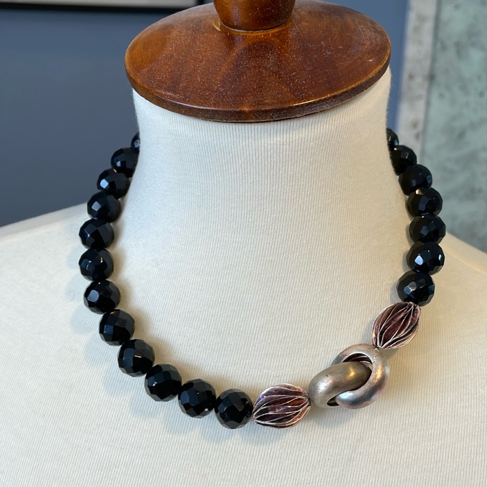 Brooks brother short bead necklace